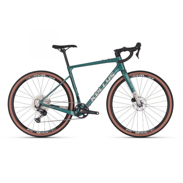 Kellys Scoot X90 Emerald ist ein sportliches Gravelbike mit robuster Geometrie